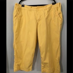 Yellow cropped jeans